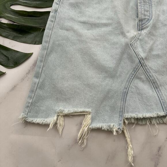We The Free People Going Rogue Denim Mini Skirt Size 29 Light Wash Distressed - Picture 4 of 11